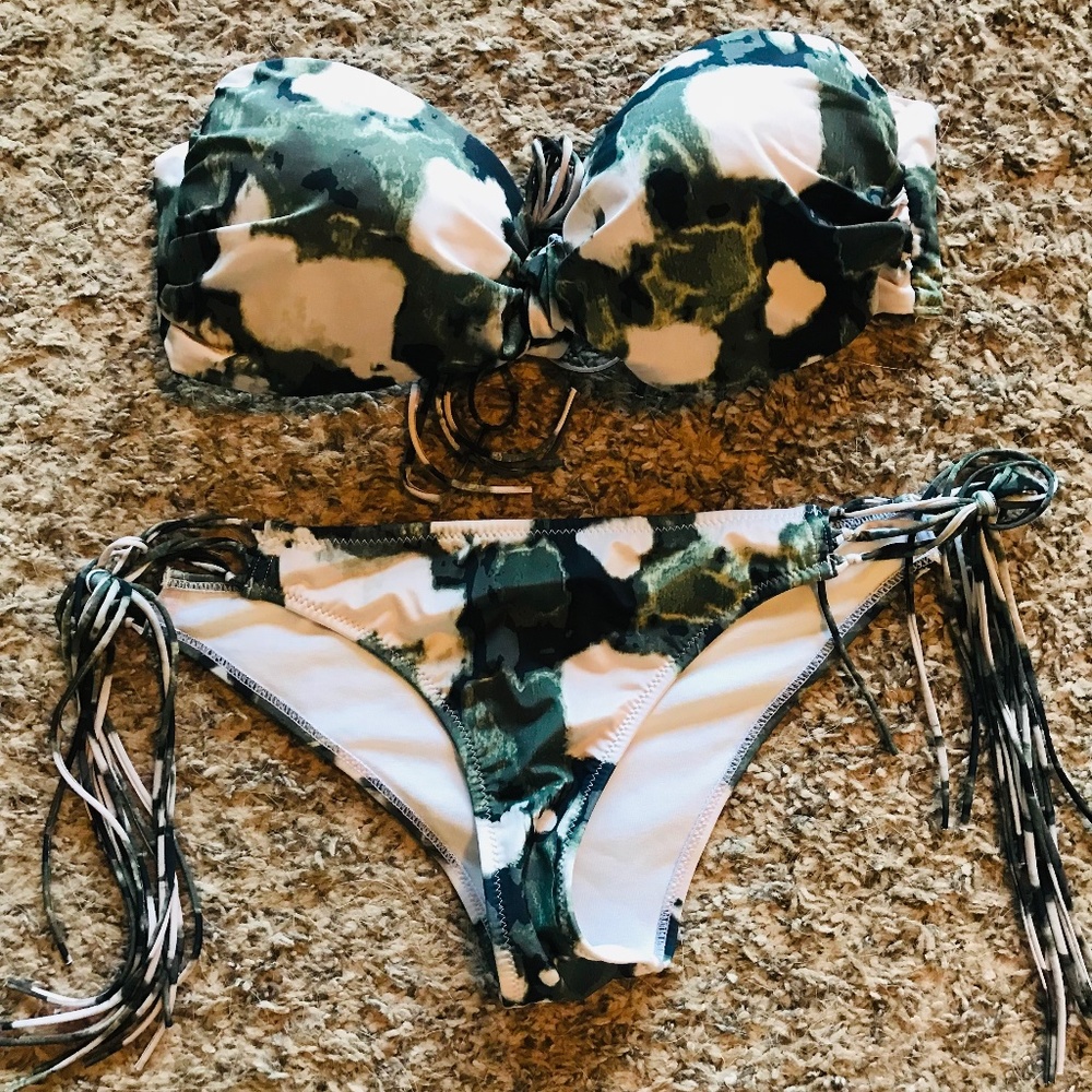 Camo bikini with strings